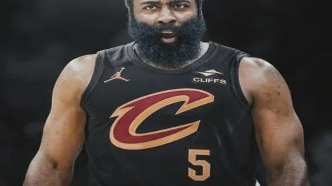 篮球巅峰对决：独行侠与凯尔特人激情碰撞，NBA焦点之战深度解析！